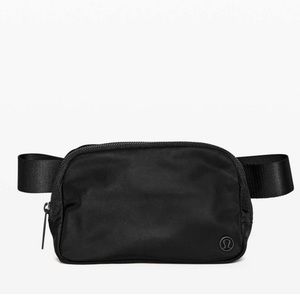 Lululemon Everywhere Belt Bag (black logo)